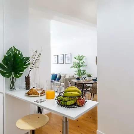 Lovelystay - Traditional Alfama View