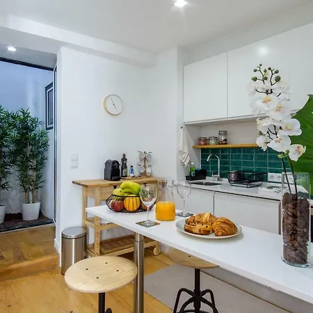 Lovelystay - Traditional Alfama View 아파트 *