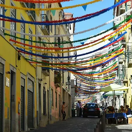 아파트 Lovelystay - Traditional Alfama View 리스본