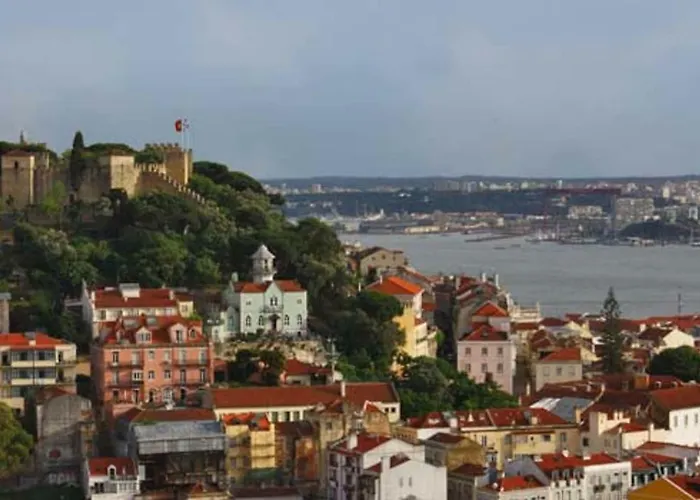 Lovelystay - Traditional Alfama View 아파트 *