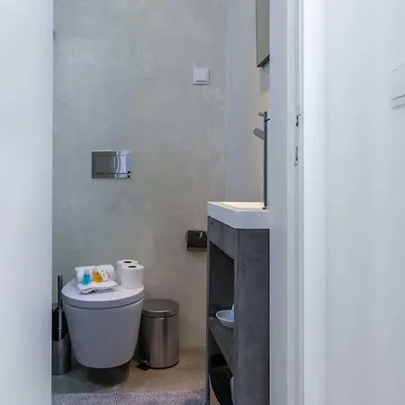 Lovelystay - Traditional Alfama View * Lisboa