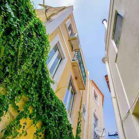 Lovelystay - Traditional Alfama View *